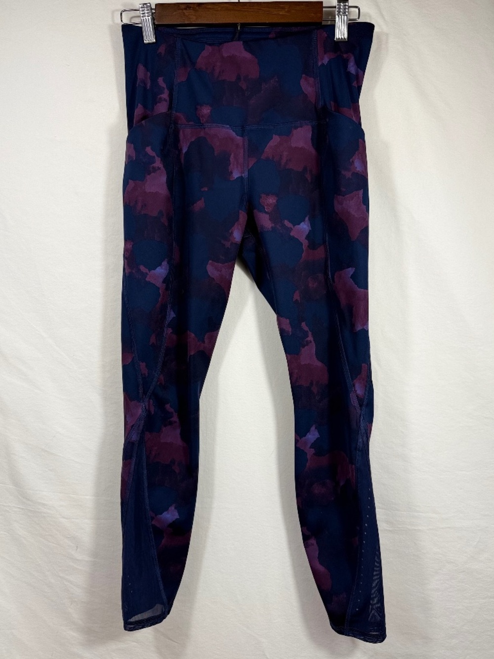 All in Motion Women's Sculpted Linear Camo High-Waisted 7/8 Leggings